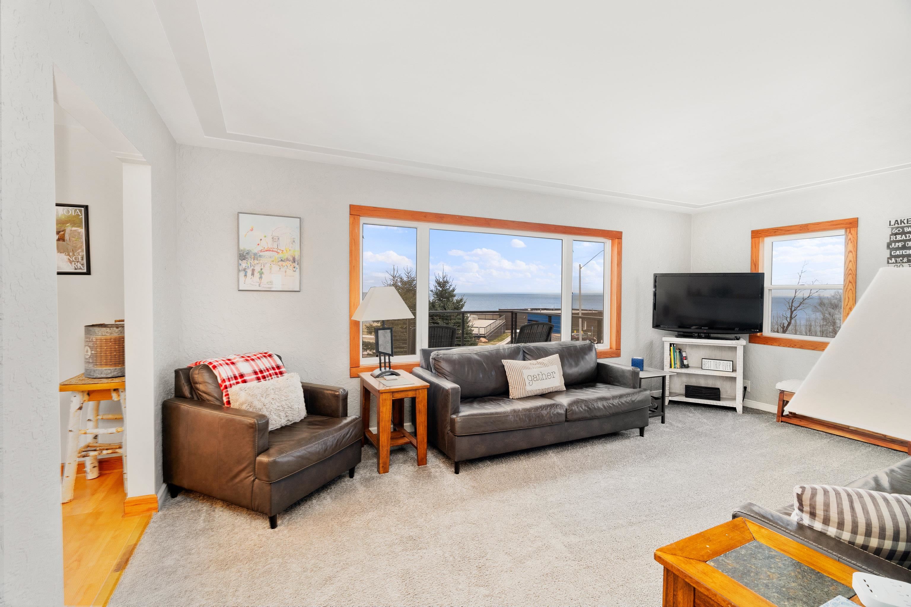 107 South Avenue Two Harbors, MN 55616 - Photo 3 of 58 Living Room