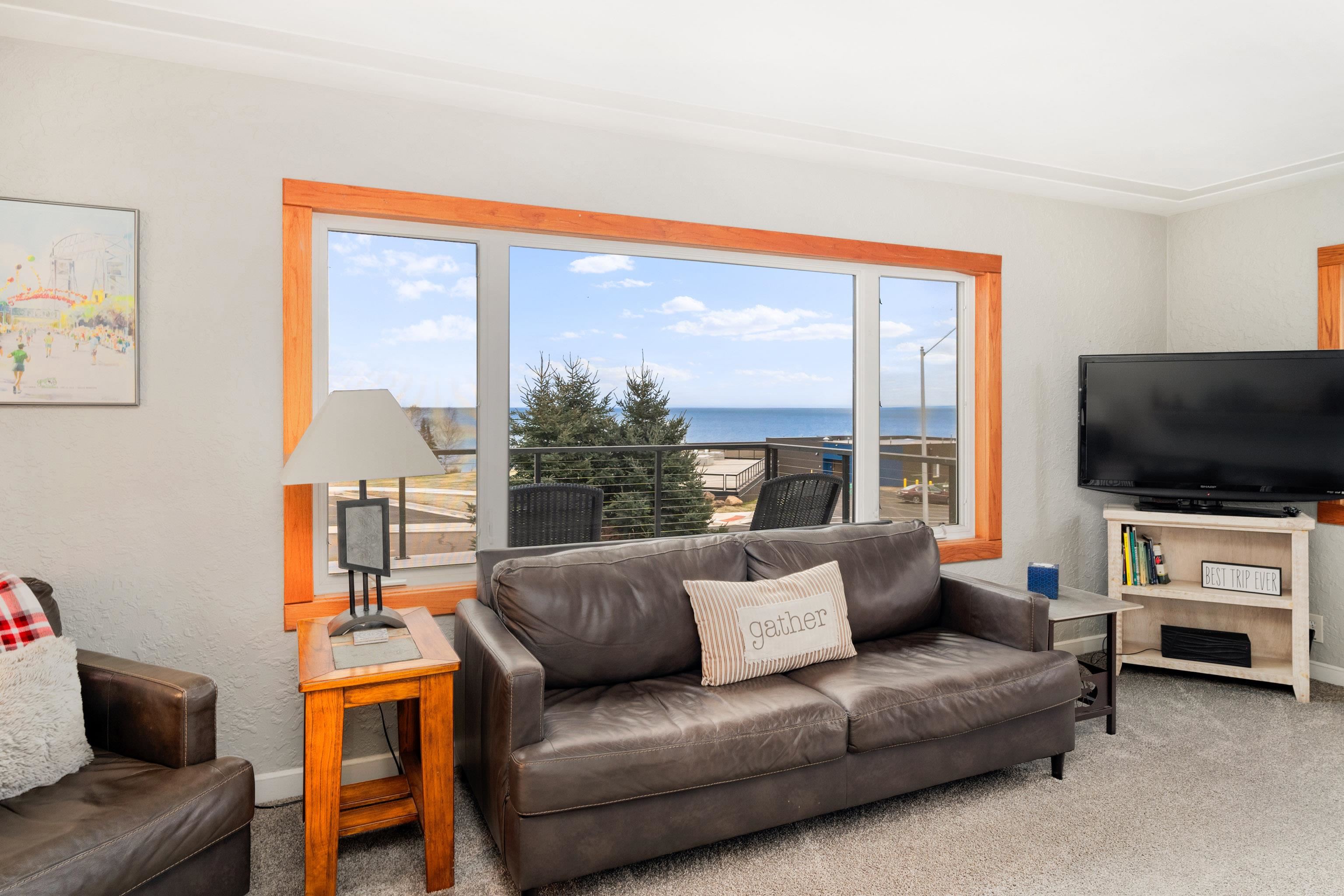 107 South Avenue Two Harbors, MN 55616 - Photo 4 of 58 Living Room