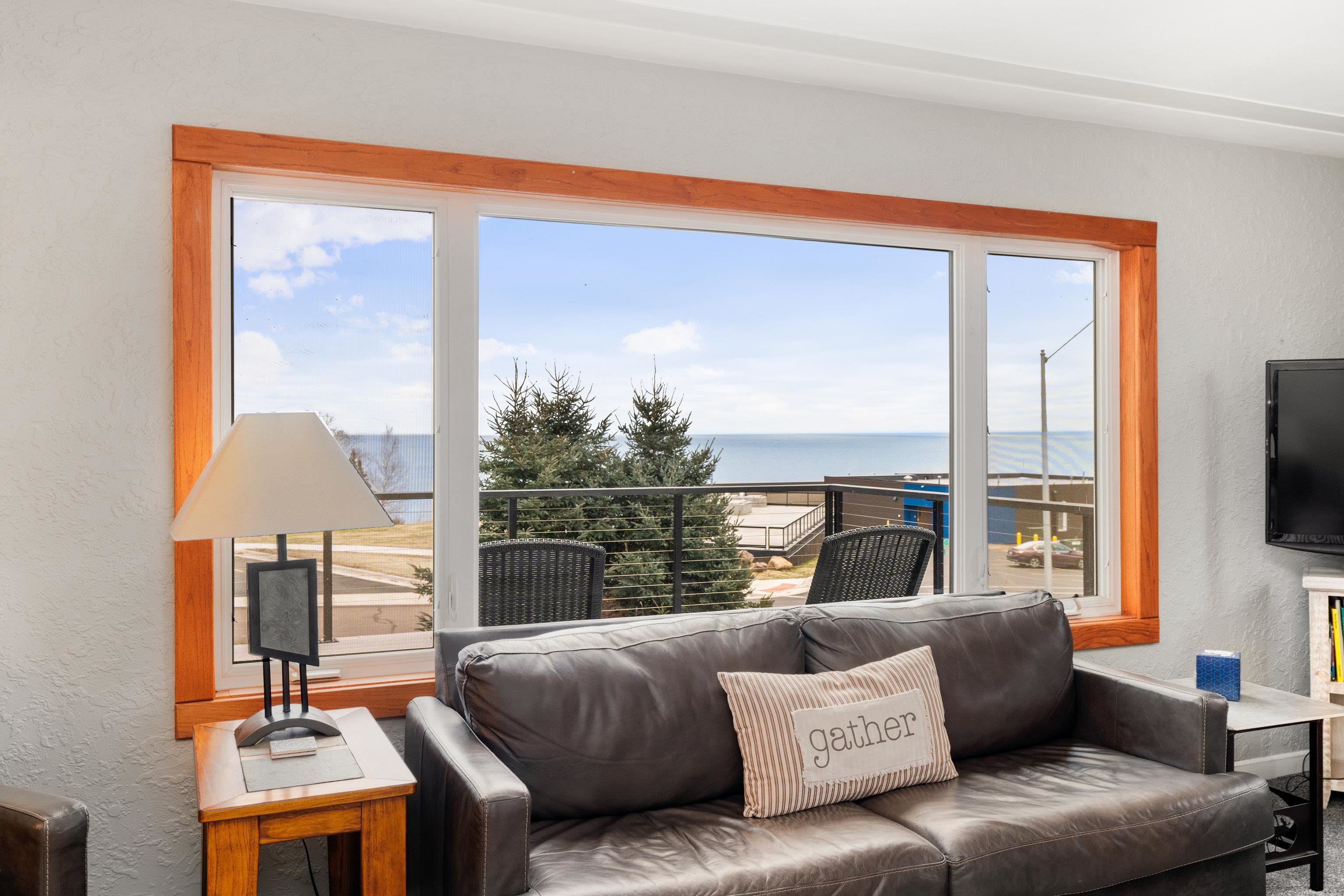 107 South Avenue Two Harbors, MN 55616 - Photo 5 of 58 Living Room