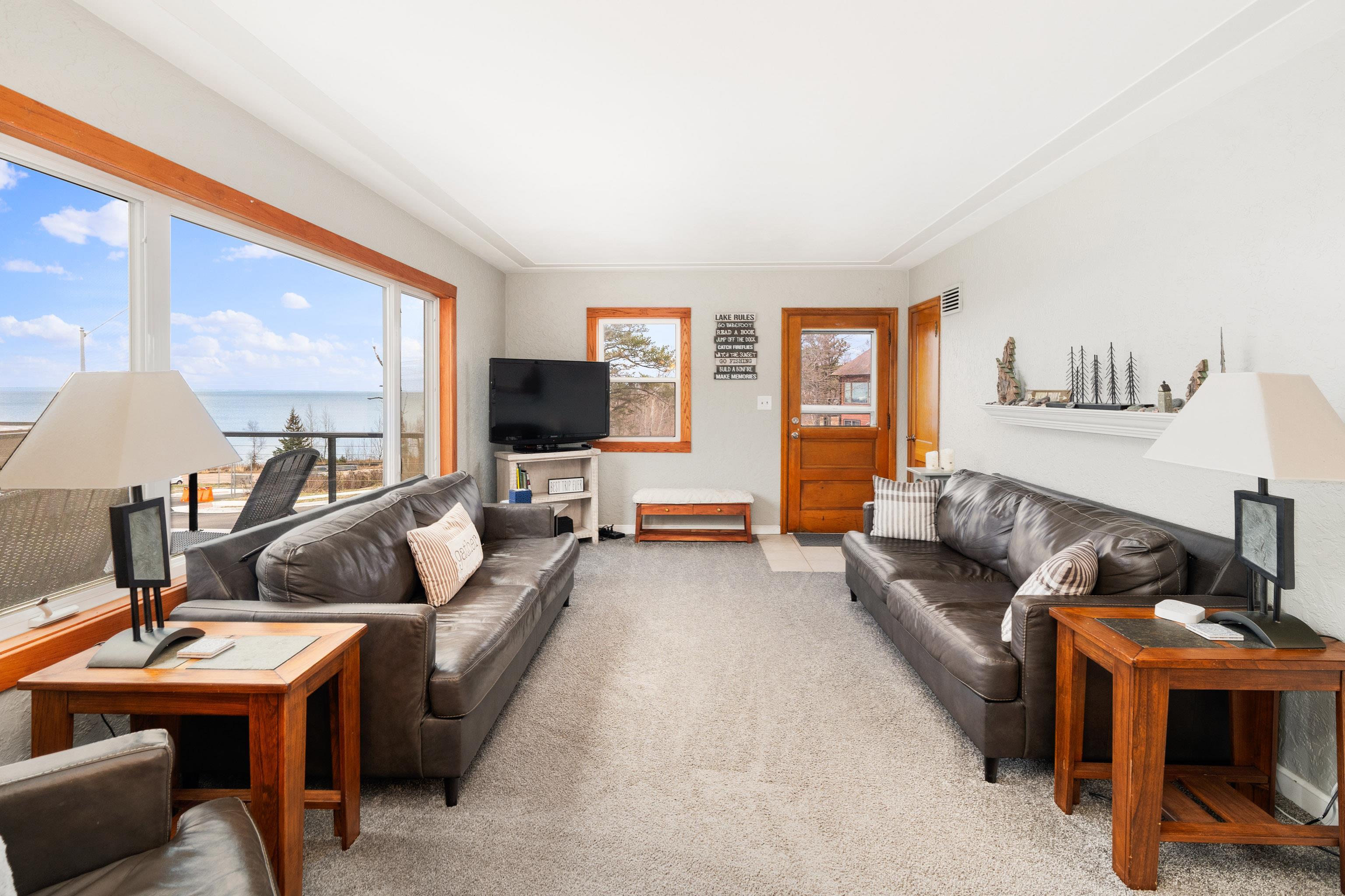 107 South Avenue Two Harbors, MN 55616 - Photo 6 of 58 Living Room