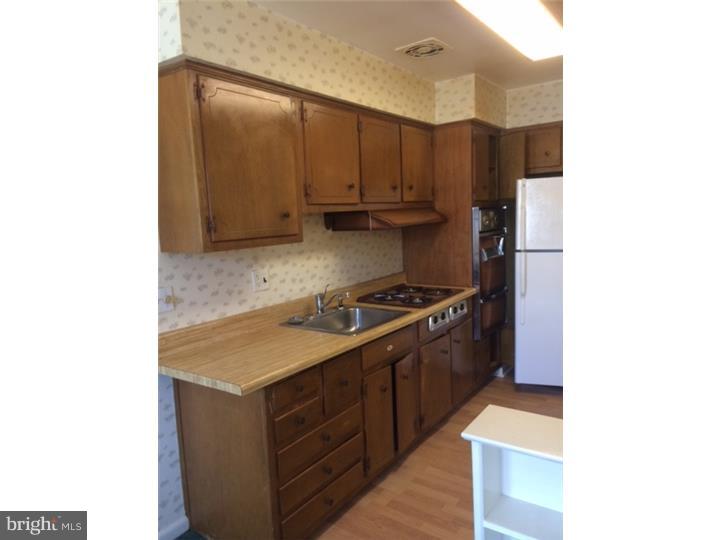610 Sherrie Road Philadelphia, PA 19115 - Photo 11 of 25 Kitchen