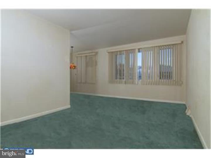 610 Sherrie Road Philadelphia, PA 19115 - Photo 8 of 25 Living Room