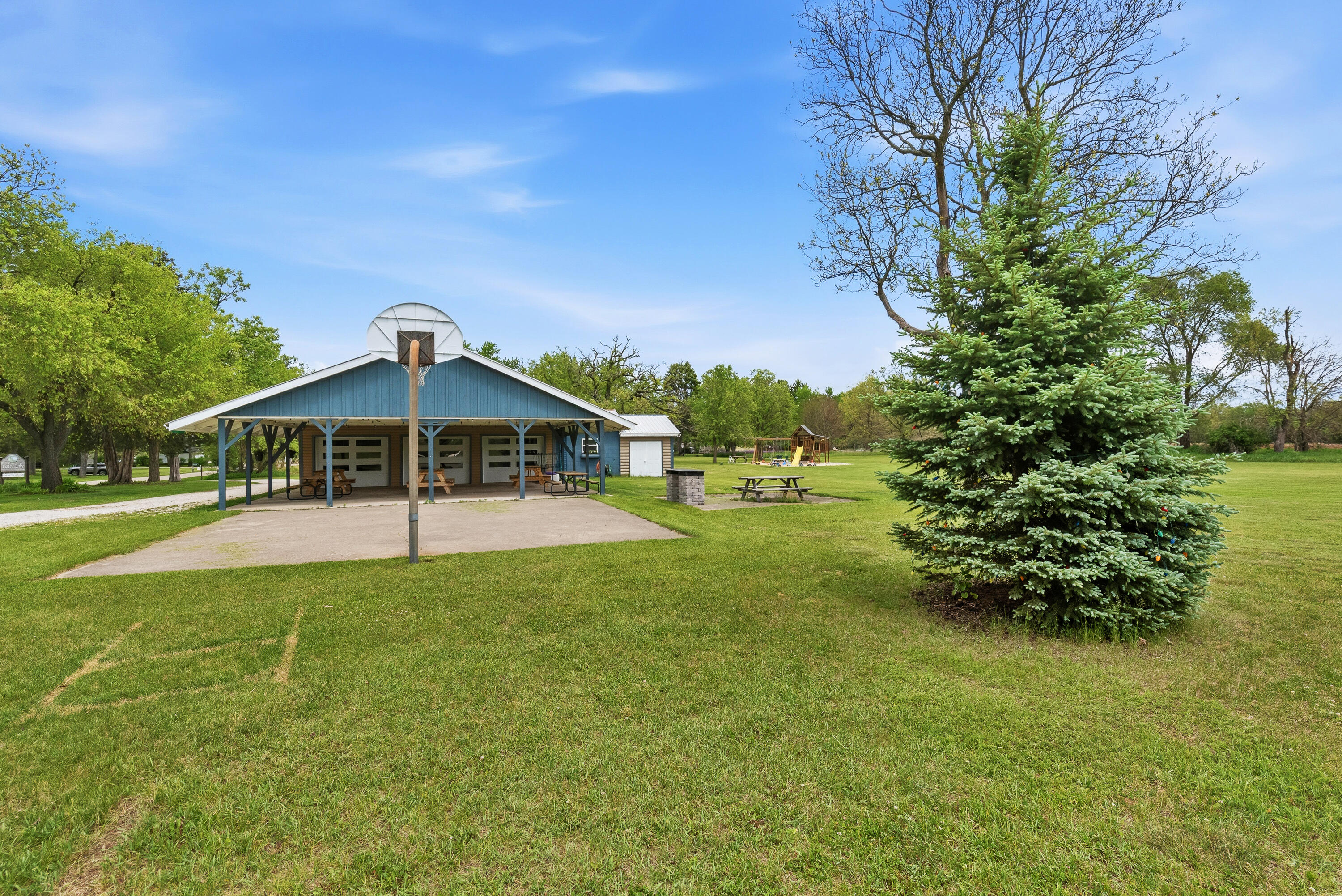 W377S5229 East Pretty Lake Road Ottawa, WI 53118 - Photo 66 of 68 Green Space & Pavillion
