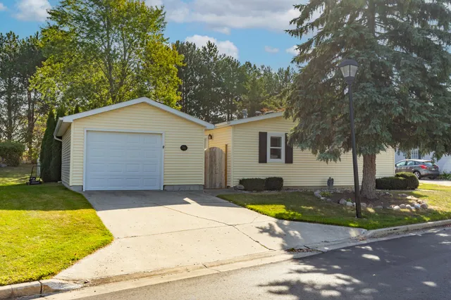 $140,000 | 317 Cadgewith East, Lansing, MI 48906