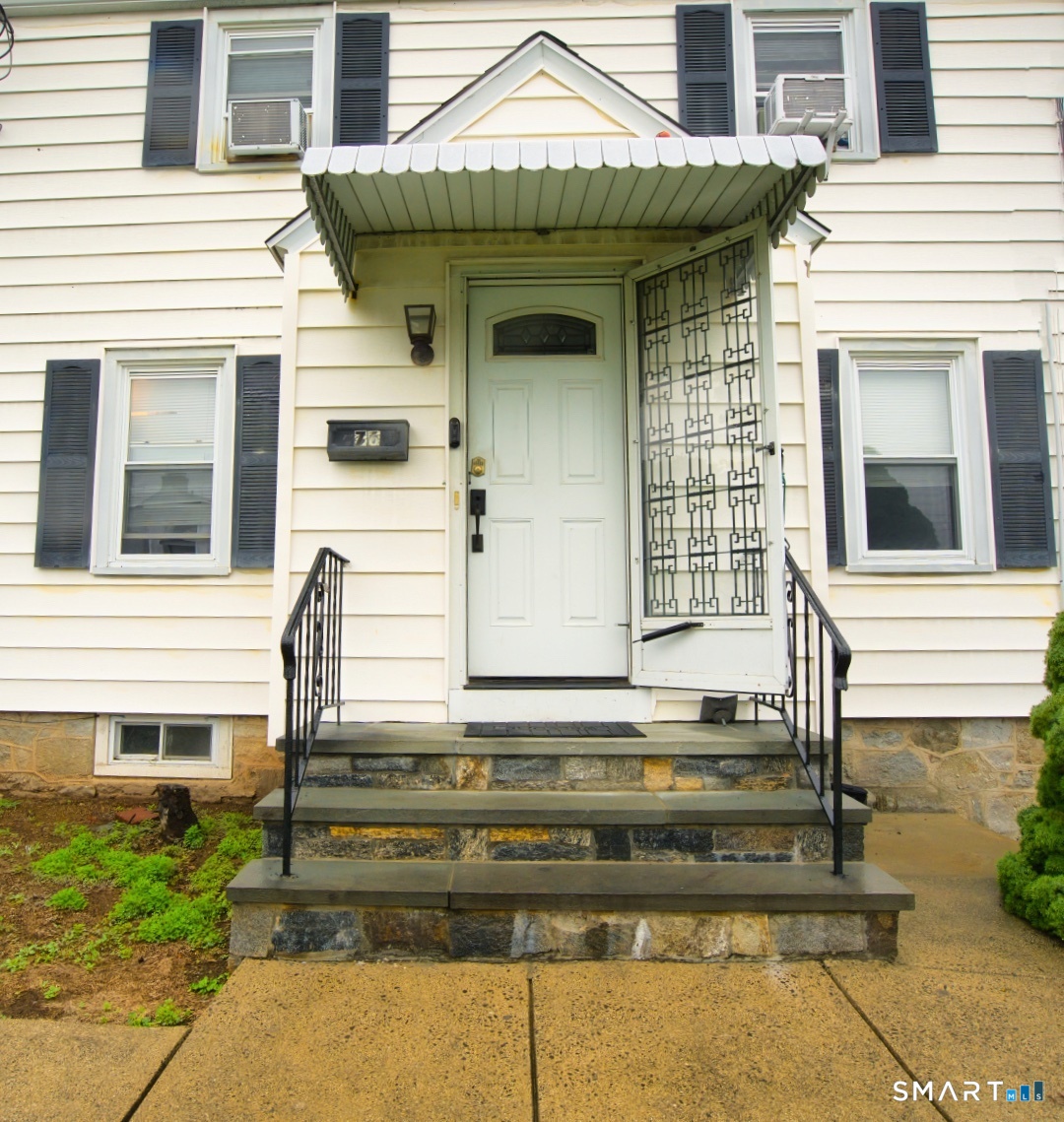 76 Springdale Street Bridgeport, CT 06606 - Photo 7 of 32 Gallery Image 7