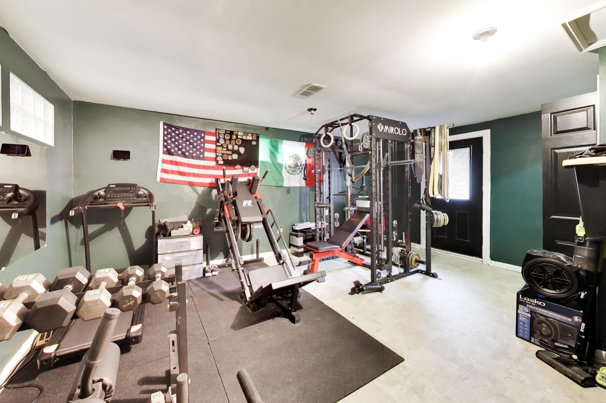 13514 Livingston Road Clinton, MD 20735 - Photo 14 of 37 Bonus room - currently home gym