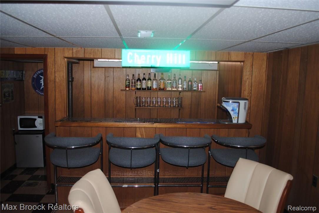 8855 Henry Ruff Road Livonia, MI 48150 - Photo 15 of 17 BAR.jpg