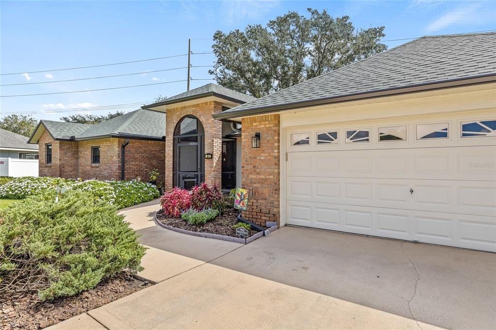 603 Cottage Grove Circle Valrico, FL 33594 - Photo 5 of 60 a front view of a house with shower