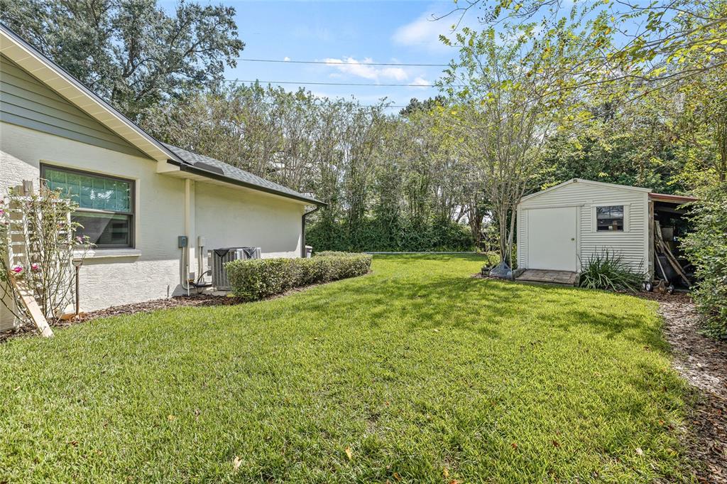 603 Cottage Grove Circle Valrico, FL 33594 - Photo 55 of 60 a view of a house with backyard and garden