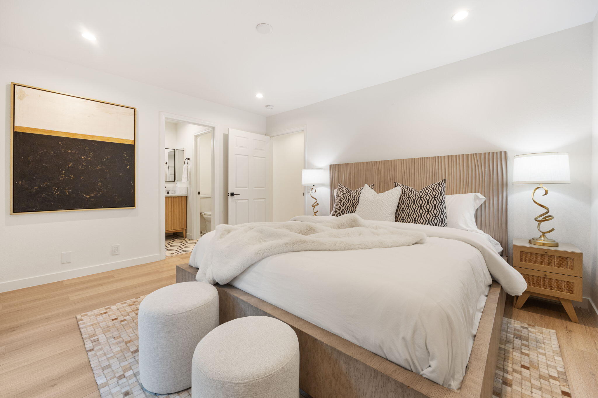 2900 North Cypress Road Palm Springs, CA 92262 - Photo 20 of 48 a spacious bedroom with a bed and glass wall painting