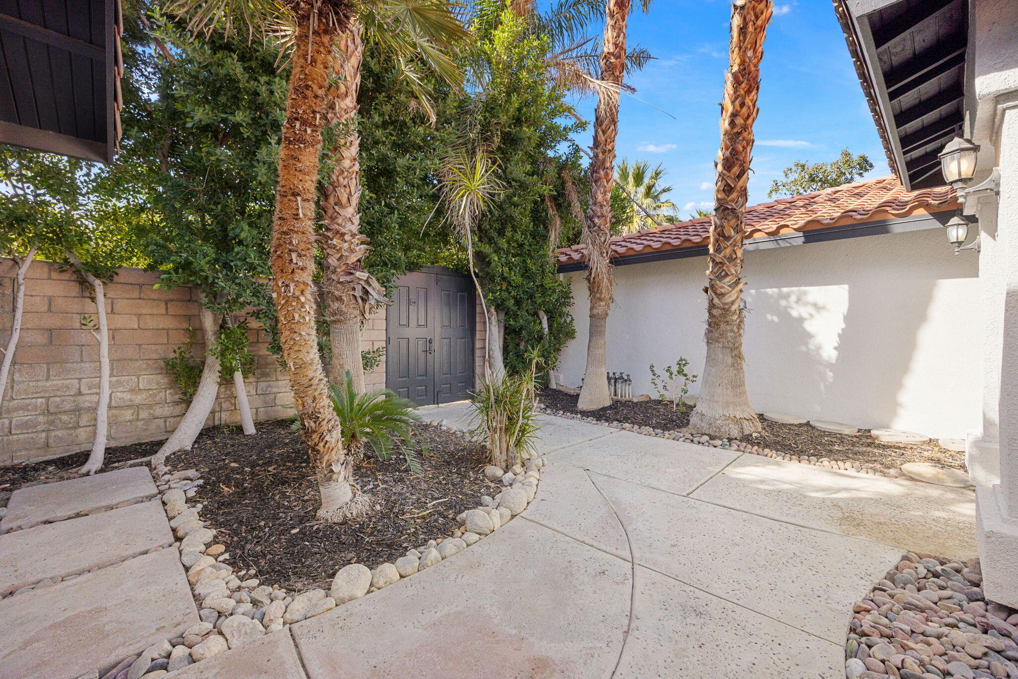 2900 North Cypress Road Palm Springs, CA 92262 - Photo 42 of 48 a front view of a house