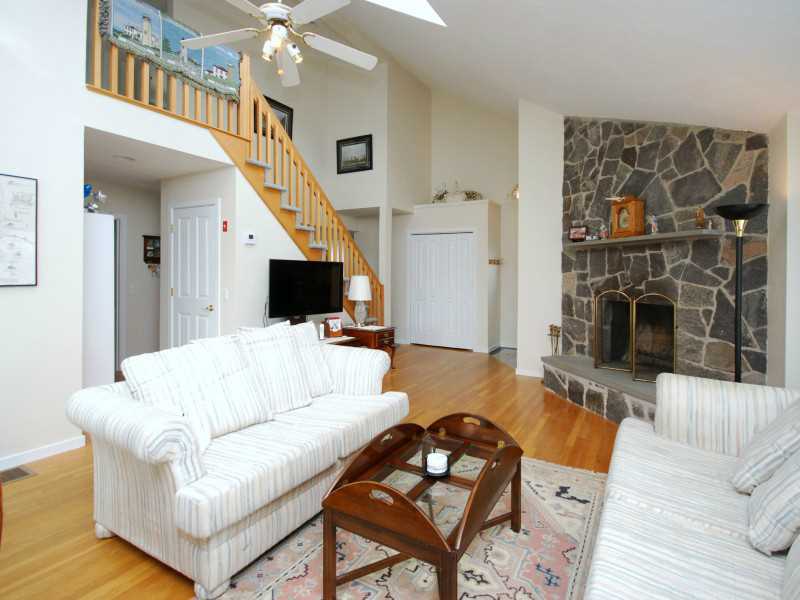 43 Clarkes Village Road Jamestown, RI 02835 - Photo 6 of 25 Living Room.