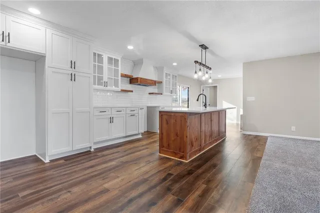 $425,500 | 30710 Lookout Road, Paola, KS 66071