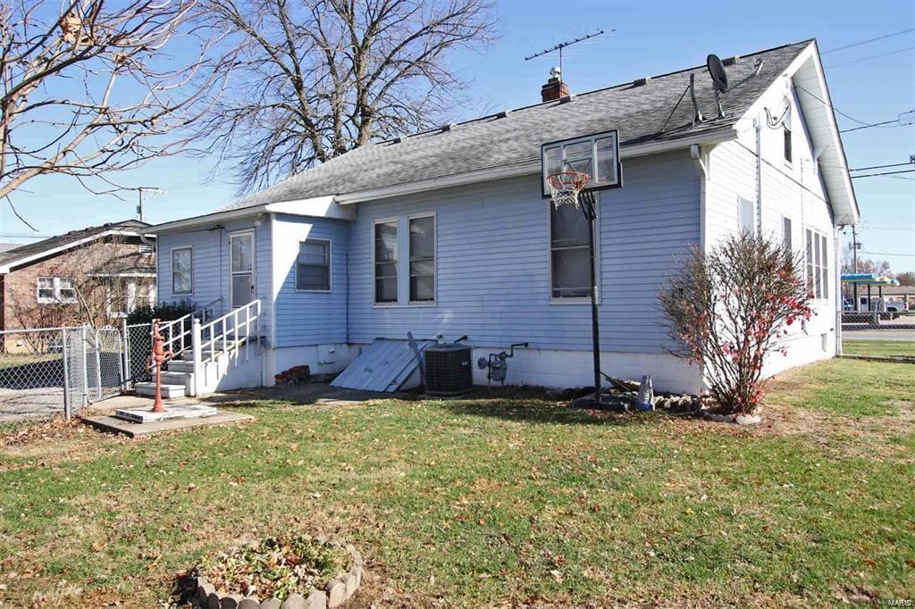 110 South Maple Brighton, IL 62012 - Photo 4 of 7 Gallery Image 4