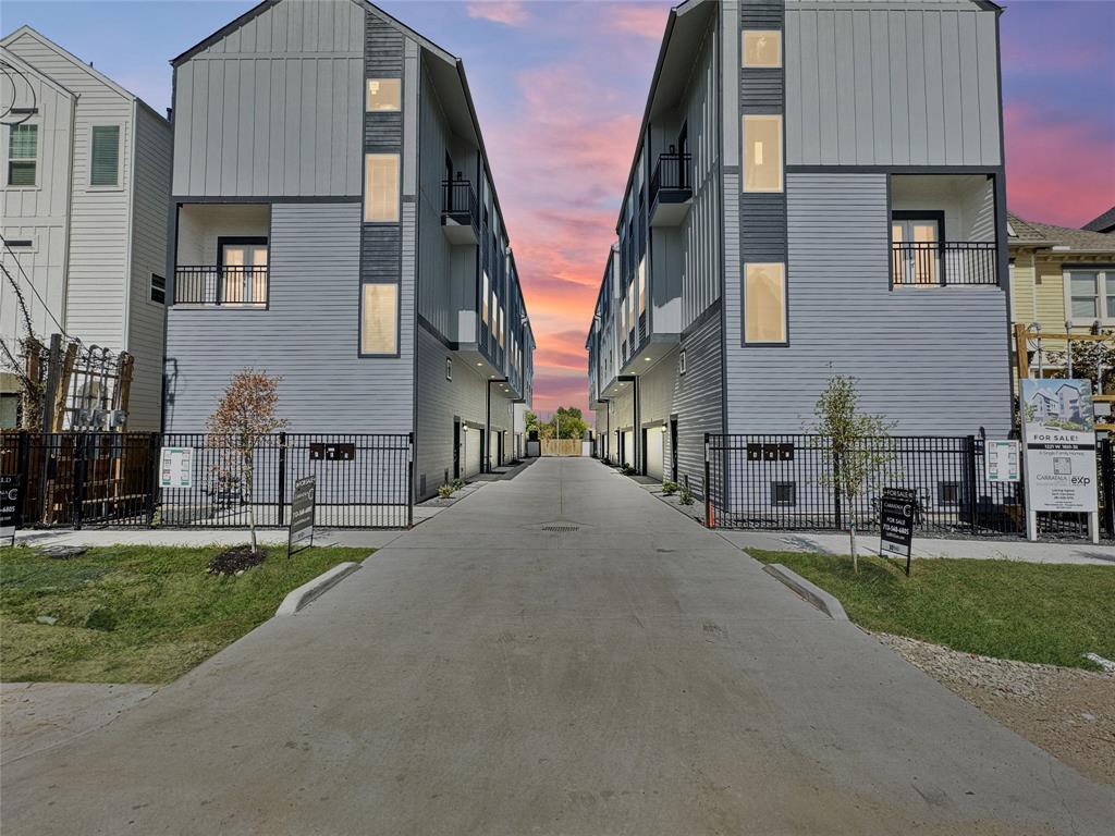 1221 West 16th Street, Unit B Houston, TX 77008 - Photo 2 of 13 a view of a house with a yard