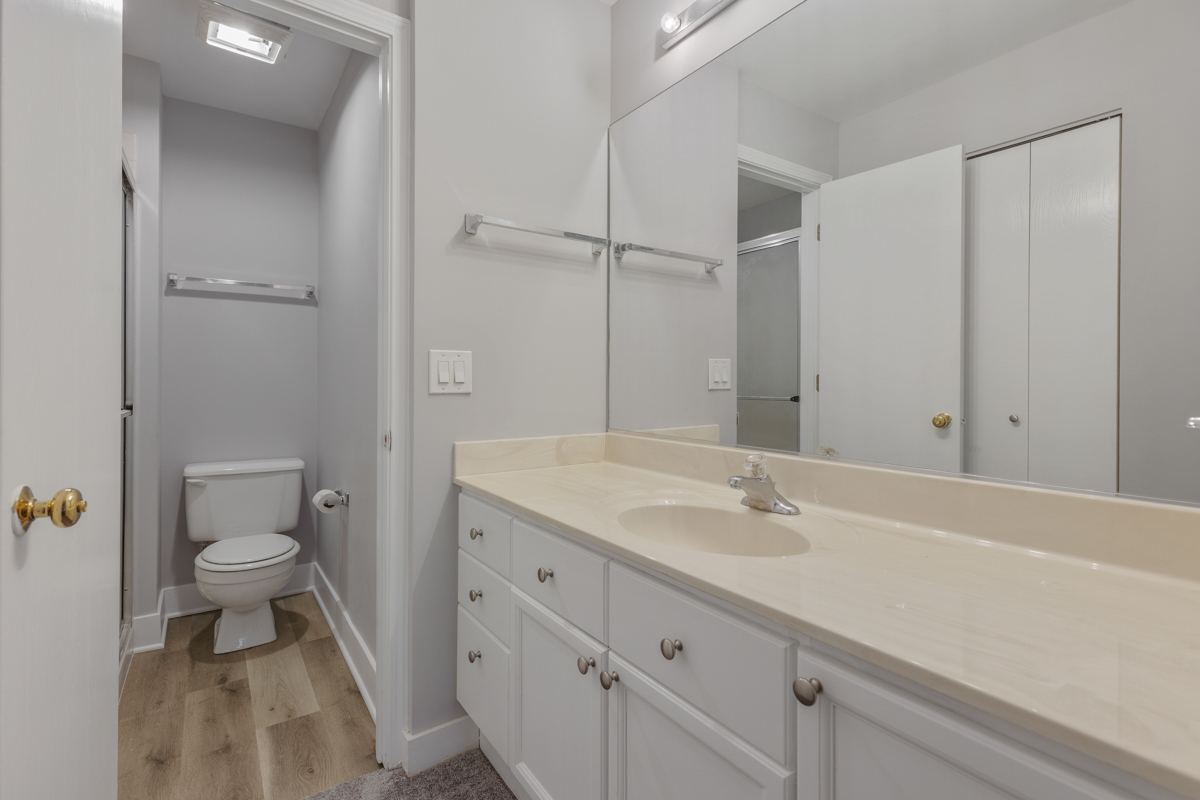 815 Leicester Road, Unit 211 Elk Grove Village, IL 60007 - Photo 14 of 19 a bathroom with a sink a toilet and shower