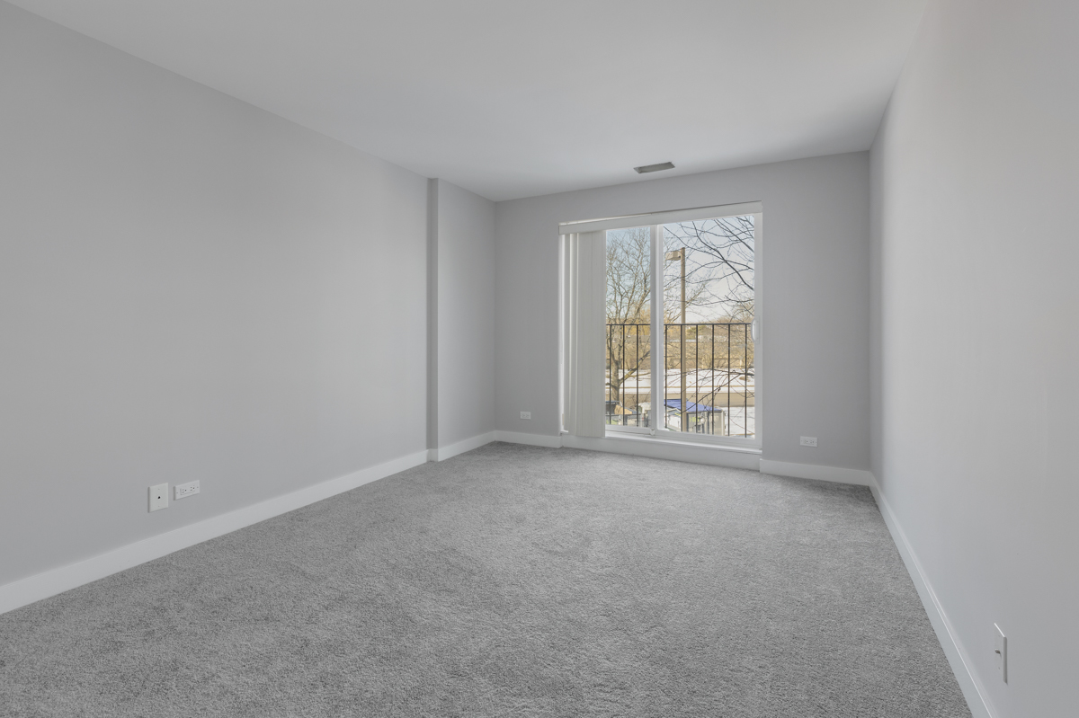 815 Leicester Road, Unit 211 Elk Grove Village, IL 60007 - Photo 16 of 19 a view of an empty room with a window