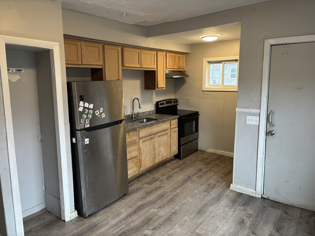 27 Chester Street Springfield, MA 01105 - Photo 6 of 19