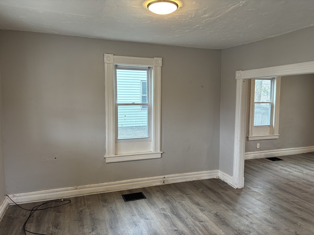 27 Chester Street Springfield, MA 01105 - Photo 8 of 19