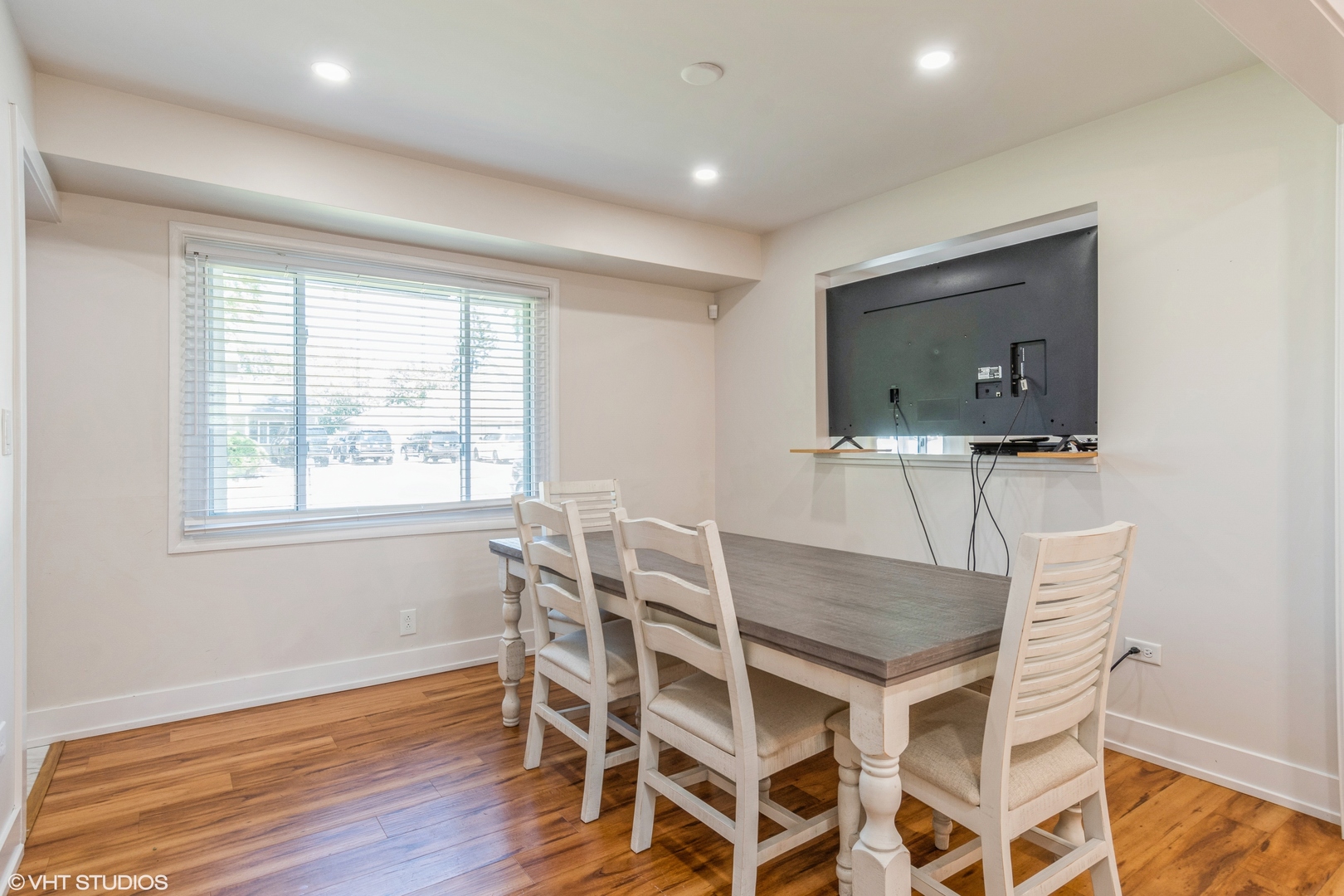 539 White Oak Road Bolingbrook, IL 60440 - Photo 3 of 15 a dining room with furniture and wooden floor