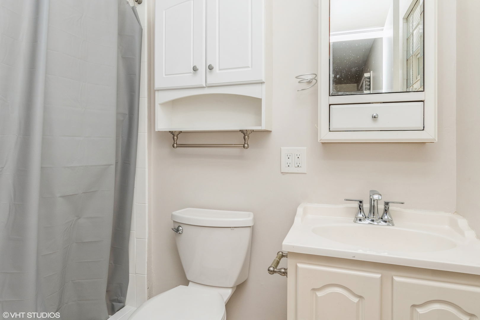539 White Oak Road Bolingbrook, IL 60440 - Photo 8 of 15 a bathroom with a sink and a toilet