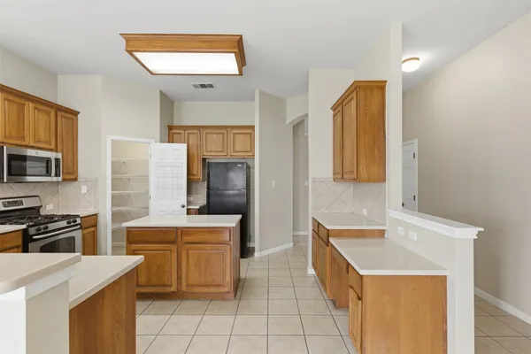 $2,200 | 924 Abbeyglen Castle Drive, Pflugerville, TX 78660