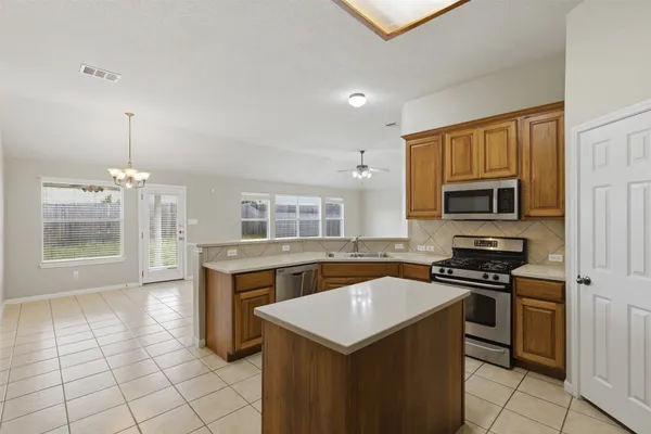 $2,200 | 924 Abbeyglen Castle Drive, Pflugerville, TX 78660