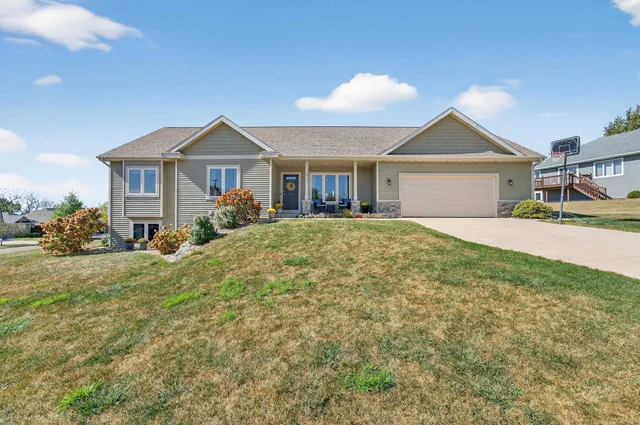 $514,900 | 2917 Green Blue Mounds Wi 53517, Blue Mounds, WI 53517