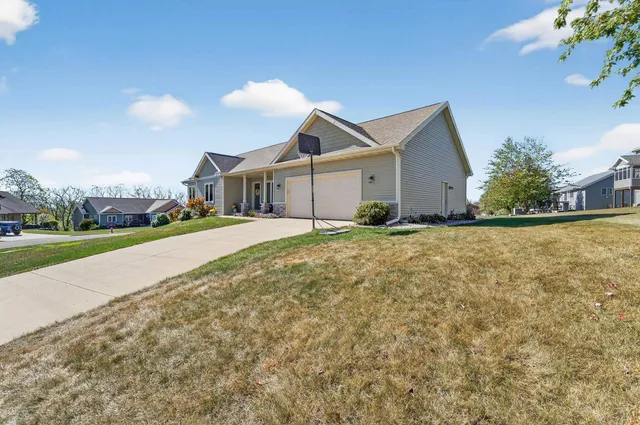 $514,900 | 2917 Green Blue Mounds Wi 53517, Blue Mounds, WI 53517