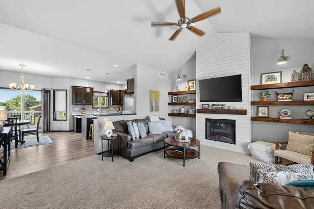 $514,900 | 2917 Green Blue Mounds Wi 53517, Blue Mounds, WI 53517