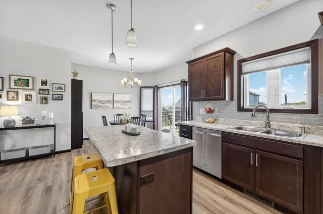 $514,900 | 2917 Green Blue Mounds Wi 53517, Blue Mounds, WI 53517