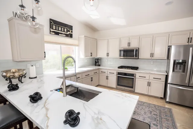 $8,000 | 40600 VÃa Fonda, Palm Desert, CA 92260