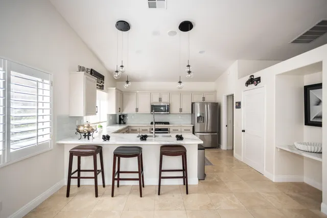 $8,000 | 40600 VÃa Fonda, Palm Desert, CA 92260