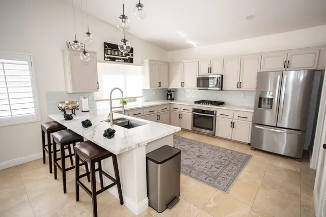 $8,000 | 40600 VÃa Fonda, Palm Desert, CA 92260