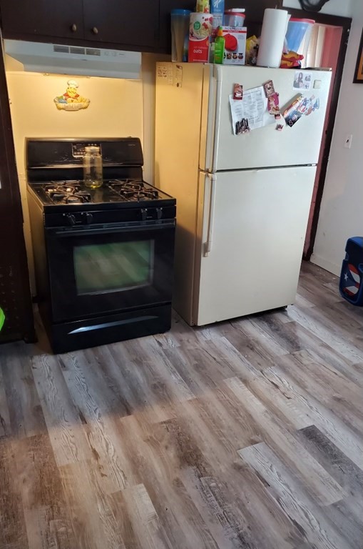 68-70 Suffolk Street Springfield, MA 01109 - Photo 19 of 19 a utility room with dryer and washer