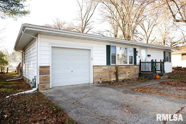 $115,000 | 4 Hillside Drive, Mount Vernon, IL 62864