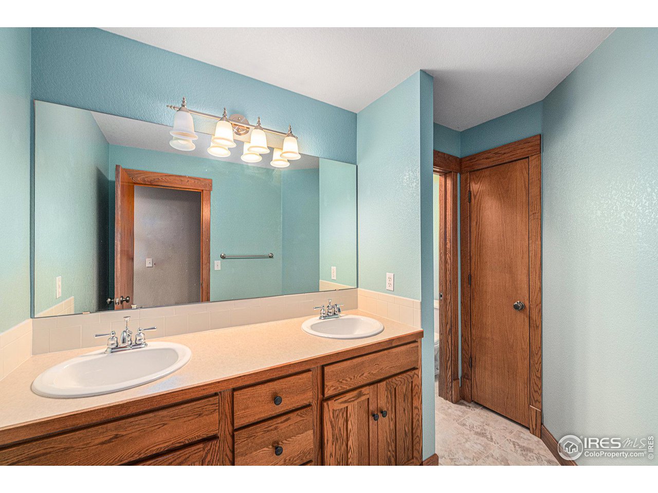 4244 Rolling Gate Road Fort Collins, CO 80526 - Photo 22 of 40 Shared Upstairs Bathroom