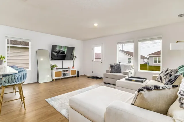 $2,095 | 6793 Paso Fino Drive, Pensacola, FL 32526