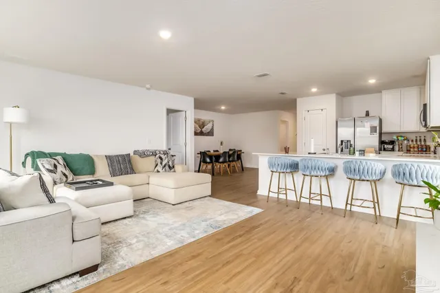 $2,095 | 6793 Paso Fino Drive, Pensacola, FL 32526