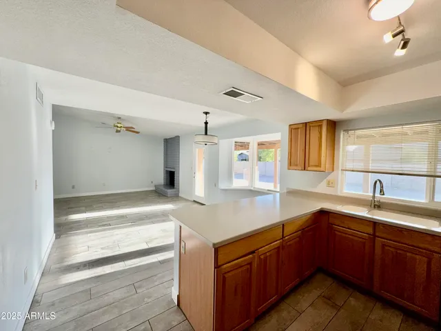$2,700 | 13410 North 47th Place, Phoenix, AZ 85032