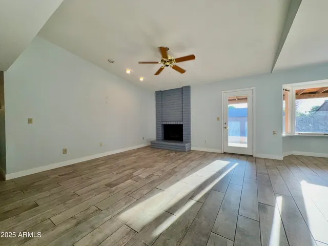 $2,700 | 13410 North 47th Place, Phoenix, AZ 85032