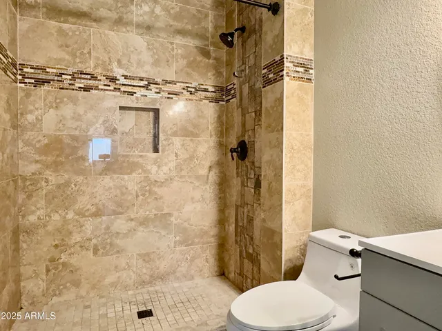 $2,700 | 13410 North 47th Place, Phoenix, AZ 85032