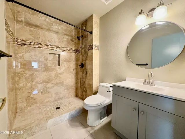 $2,700 | 13410 North 47th Place, Phoenix, AZ 85032