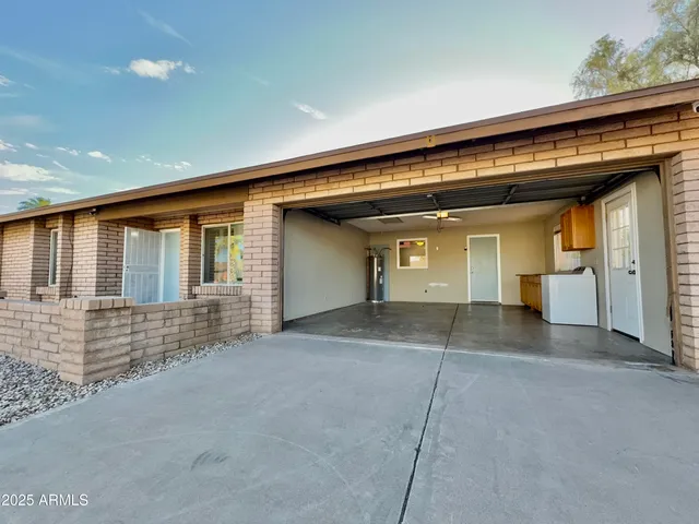 $2,700 | 13410 North 47th Place, Phoenix, AZ 85032