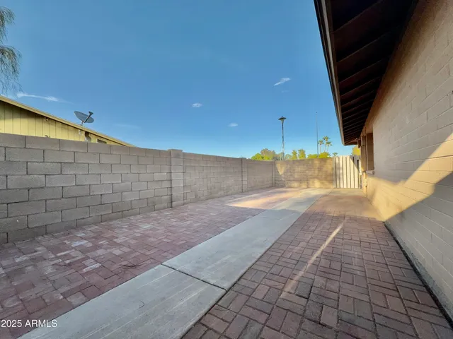 $2,700 | 13410 North 47th Place, Phoenix, AZ 85032