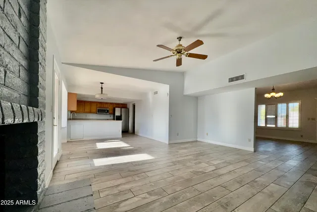 $2,700 | 13410 North 47th Place, Phoenix, AZ 85032