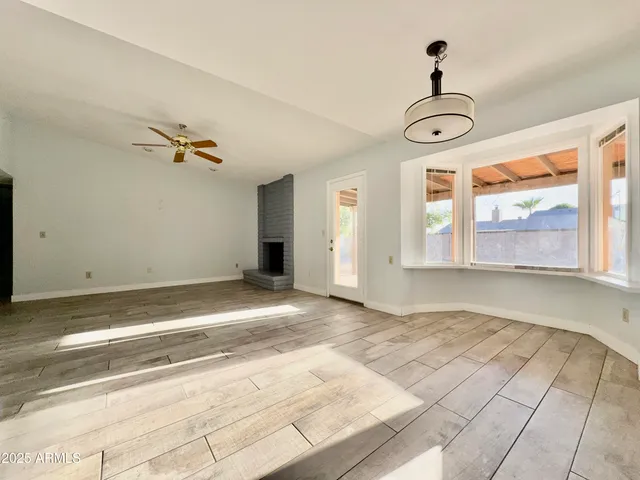 $2,700 | 13410 North 47th Place, Phoenix, AZ 85032