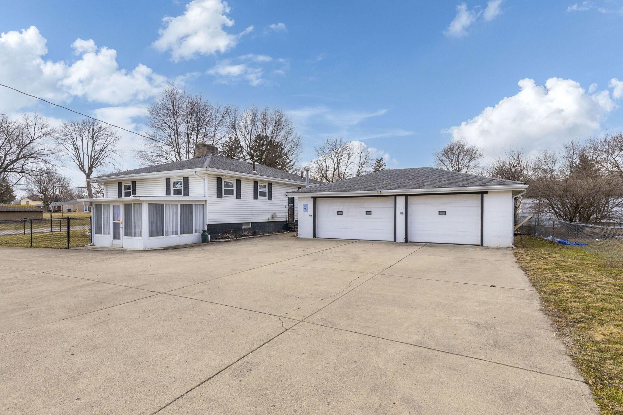 1322 Richter Road Columbus, OH 43223 - Photo 4 of 48 2025-3-3 1322 Richter Rd 005