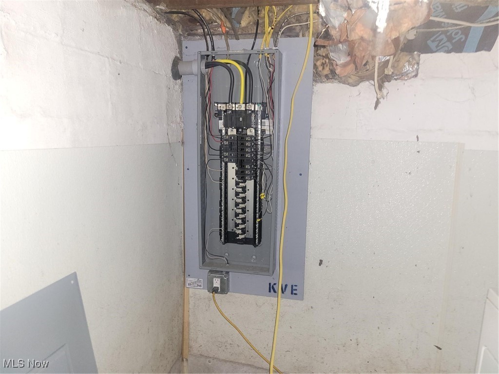 7631 Mines Road Southeast Warren, OH 44484 - Photo 13 of 22 Utilities featuring electric panel