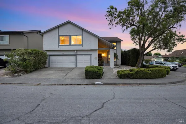 $924,950 | 1702 Capistrano Way, Petaluma, CA 94954
